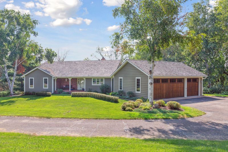 2 Blue Bird Ln, North Oaks, MN 55127