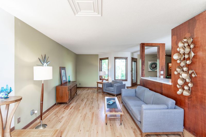 1345 Spencer Rd W, Saint Paul, MN 55108