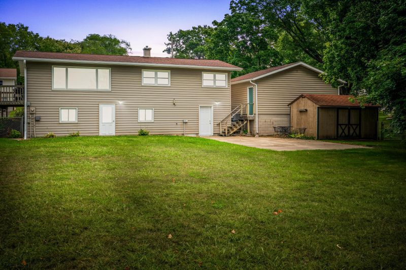 908 Spruce Dr, La Crescent, MN 55947