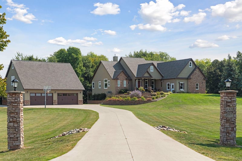 8370 Davis St, Loretto, MN 55357