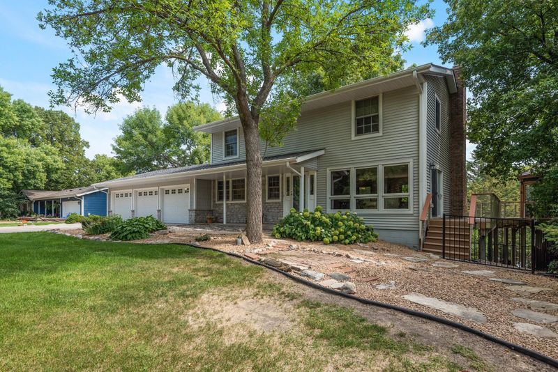 15731 Summit Dr, Eden Prairie, MN 55347