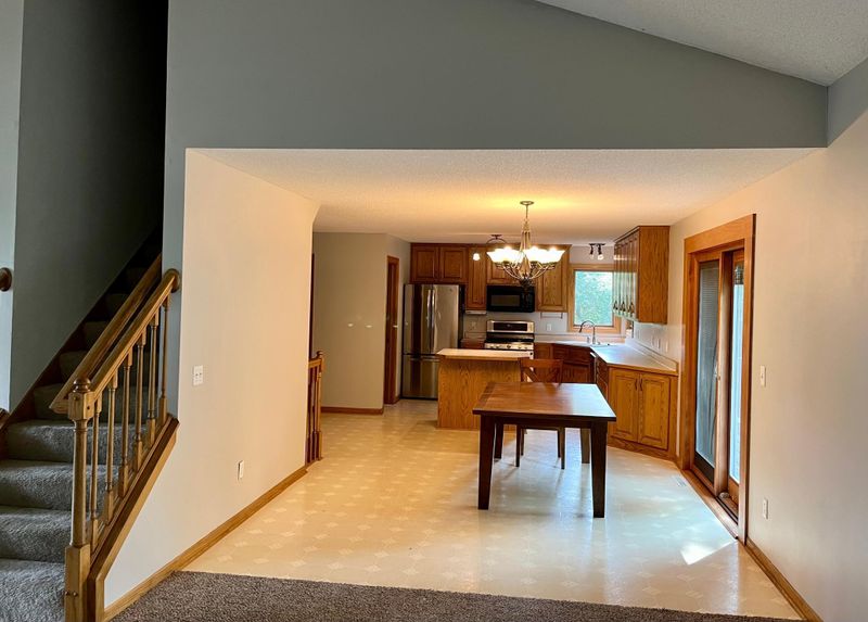 6139 Glacier Dr, North Branch, MN 55056