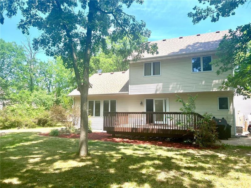6139 Glacier Dr, North Branch, MN 55056