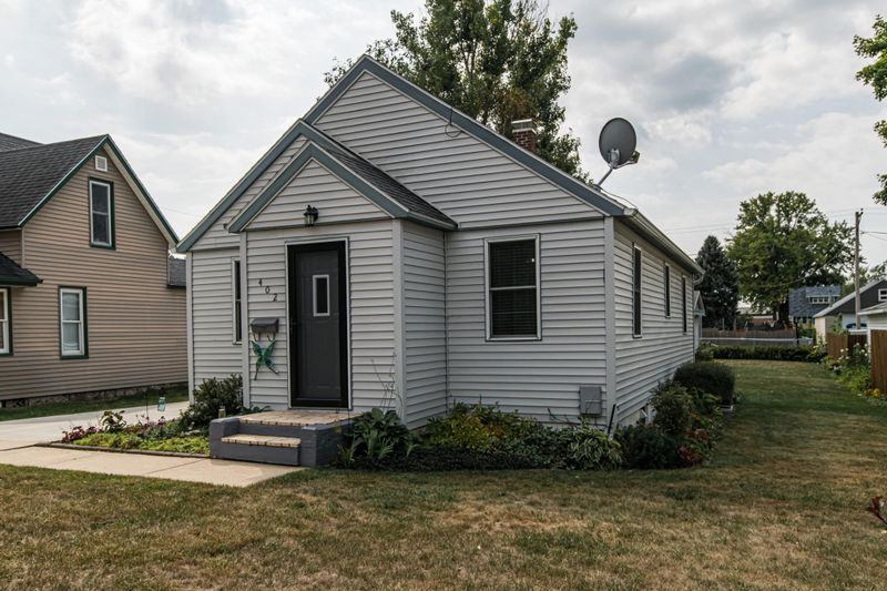 402 2nd St SW, Stewartville, MN 55976