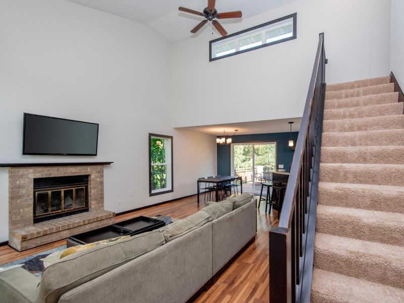 1065 Kettle Creek Rd, Eagan, MN 55123