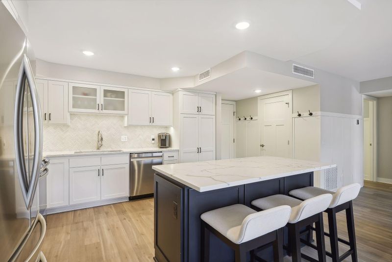 7220 York Ave S #424, Edina, MN 55435