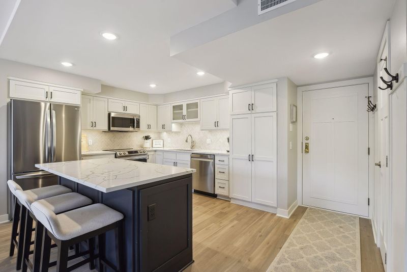 7220 York Ave S #424, Edina, MN 55435
