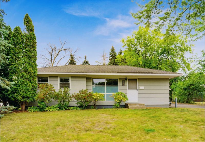 8539 Chicago Ave S, Bloomington, MN 55420