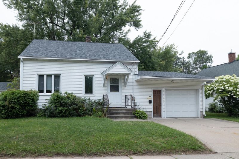 620 E Spring St, River Falls, WI 54022