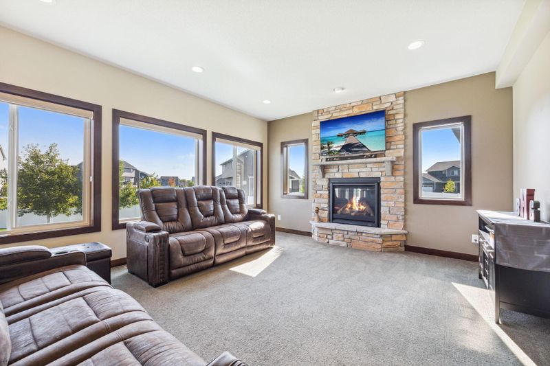 2075 Red Oak Ln, Lino Lakes, MN 55038