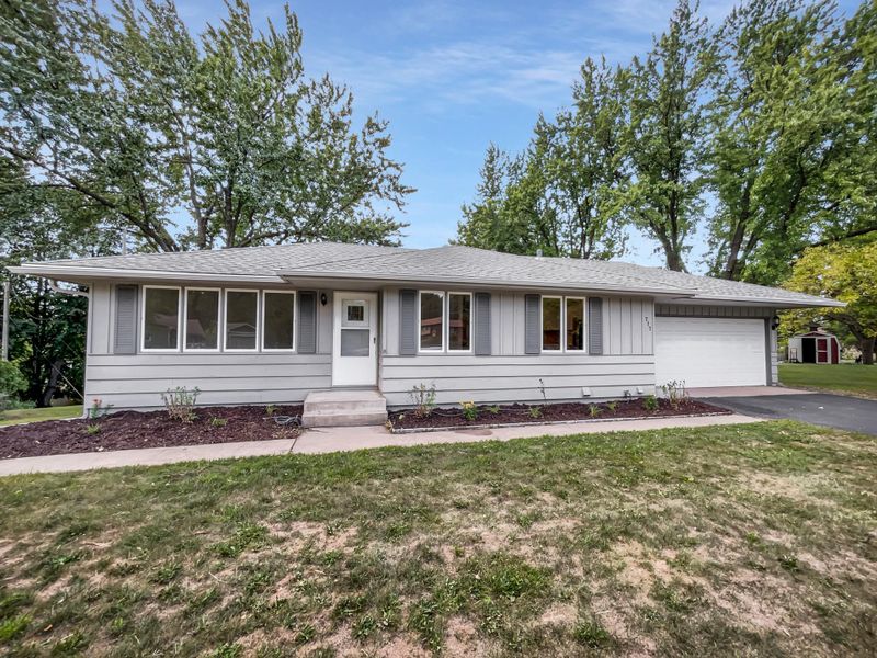 717 E 130th St, Burnsville, MN 55337
