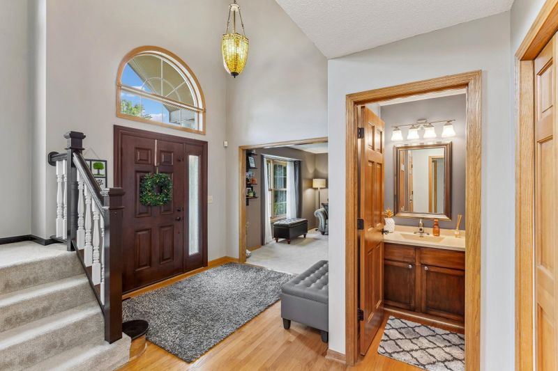 680 Oxford Rd, Eagan, MN 55123