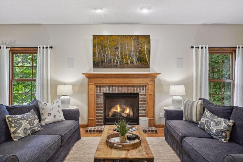 1512 Knob Hill Ln, Excelsior, MN 55331