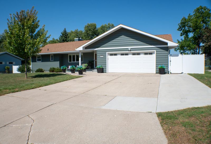 207 Stade Ln, Fairmont, MN 56031