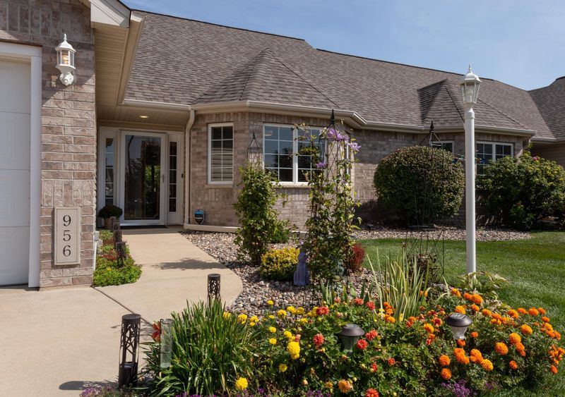 956 Aurora Cir, Red Wing, MN 55066
