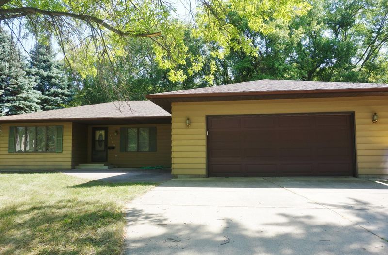 1505 Sunset Dr SW, Owatonna, MN 55060