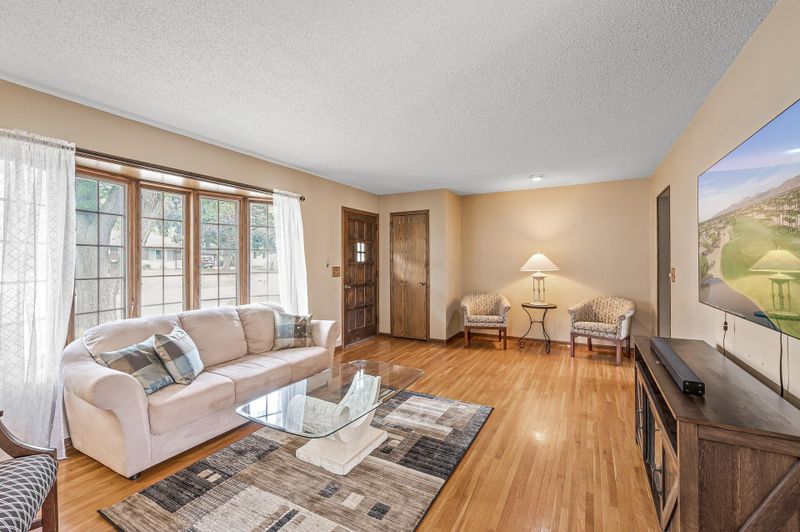 2288 Navajo Rd, North Saint Paul, MN 55109