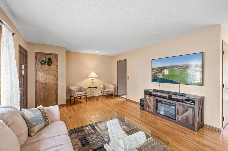 2288 Navajo Rd, North Saint Paul, MN 55109