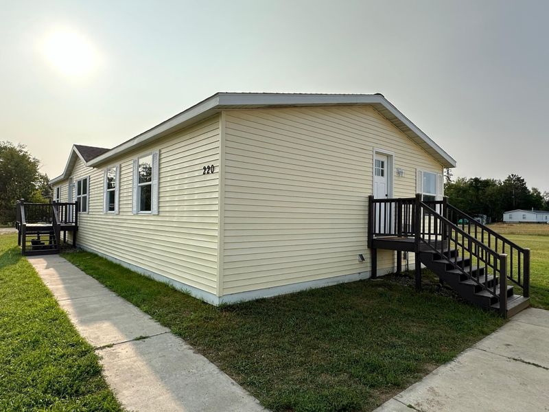 220 6th St SE, Menahga, MN 56464