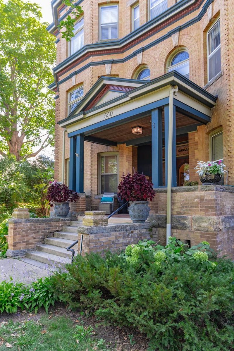 550 Summit Ave #202, Saint Paul, MN 55102