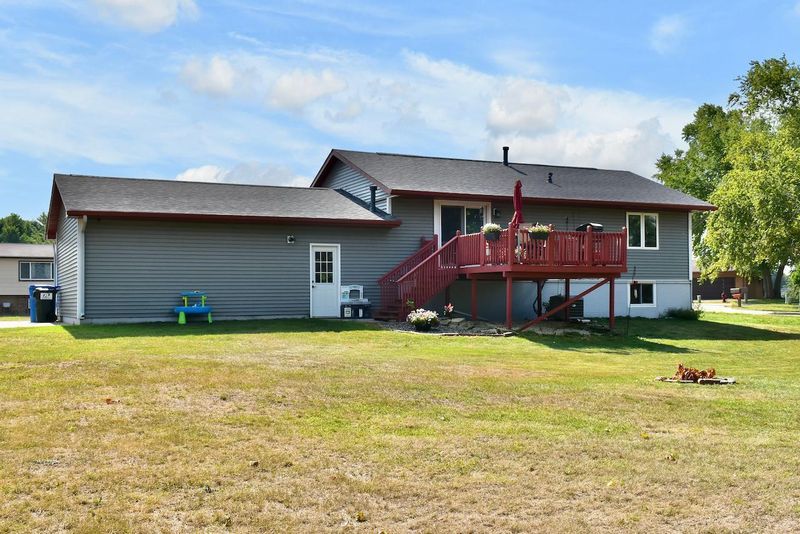250 S 1st St, Lewiston, MN 55952
