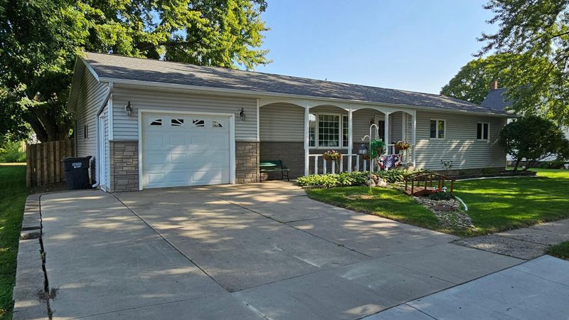 120 Ellington St, West Concord, MN 55985