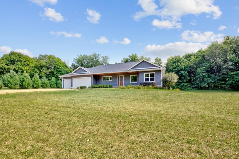 33081 Eagle Point Ln, Henderson, MN 56044