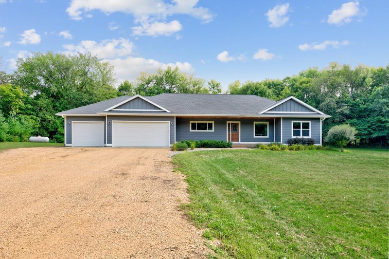 33081 Eagle Point Ln, Henderson, MN 56044