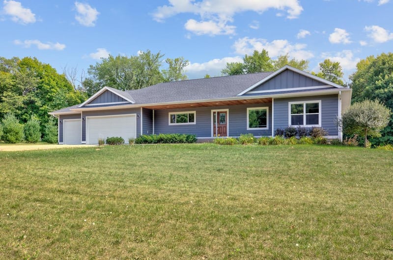 33081 Eagle Point Ln, Henderson, MN 56044