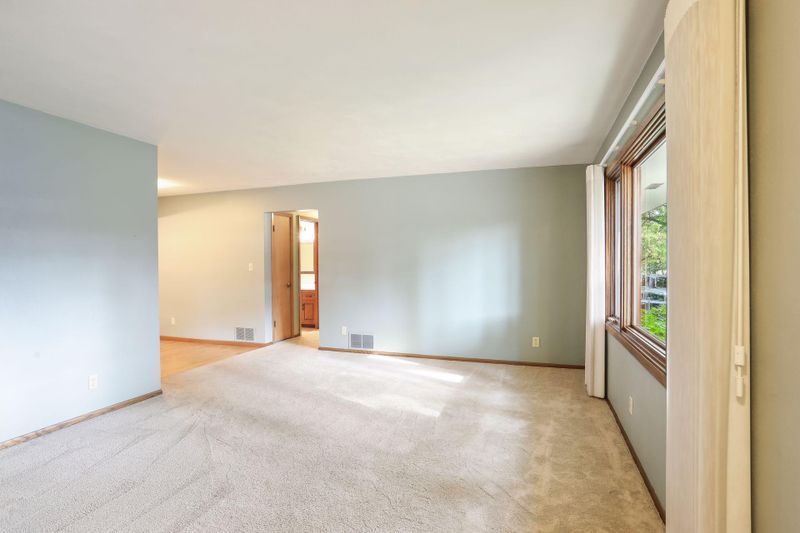 2663 Virginia Ave, Roseville, MN 55113