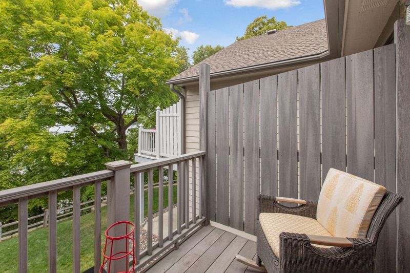 8453 Rice Lake Rd, Maple Grove, MN 55369