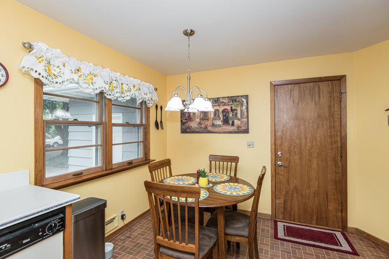 744 E School St, Owatonna, MN 55060