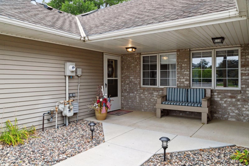 8331 Victoria Dr, Victoria, MN 55386