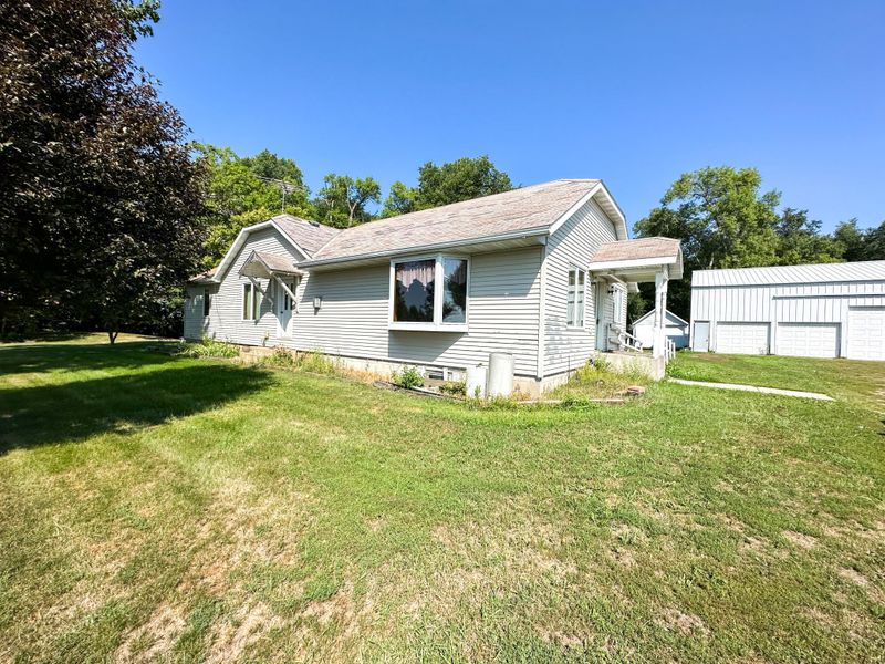 51322 256th St, Winthrop, MN 55396