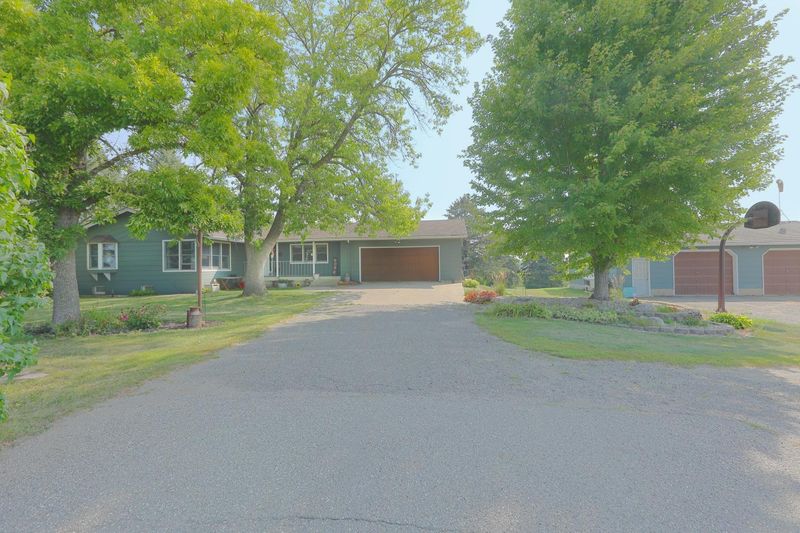 21682 Babcock Ave, Winsted, MN 55395