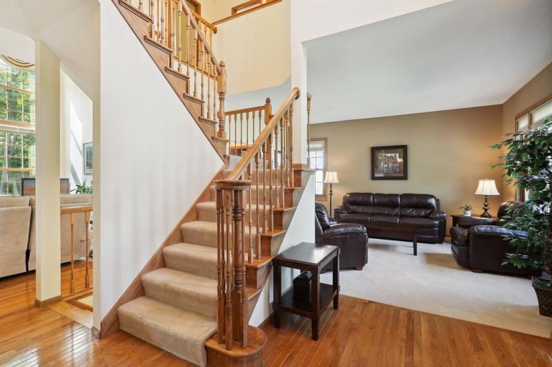 17141 Bainbridge Dr, Eden Prairie, MN 55347