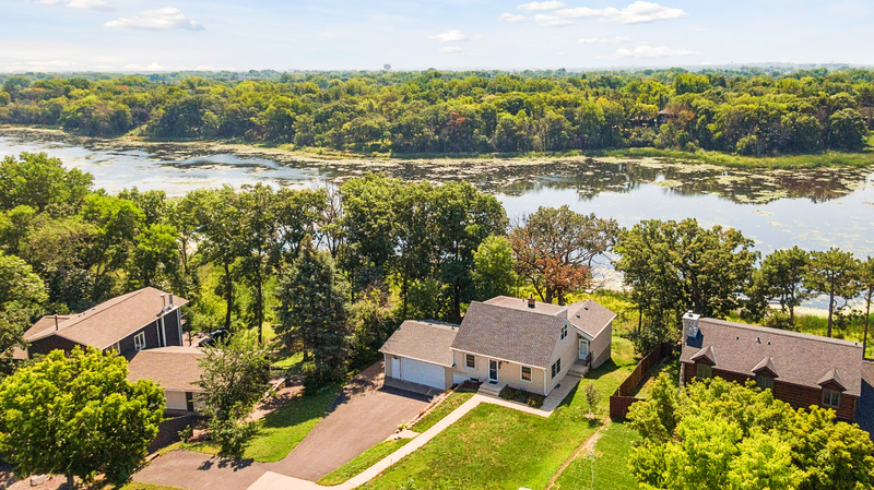9415 Cedar Lake Rd S, Saint Louis Park, MN 55426