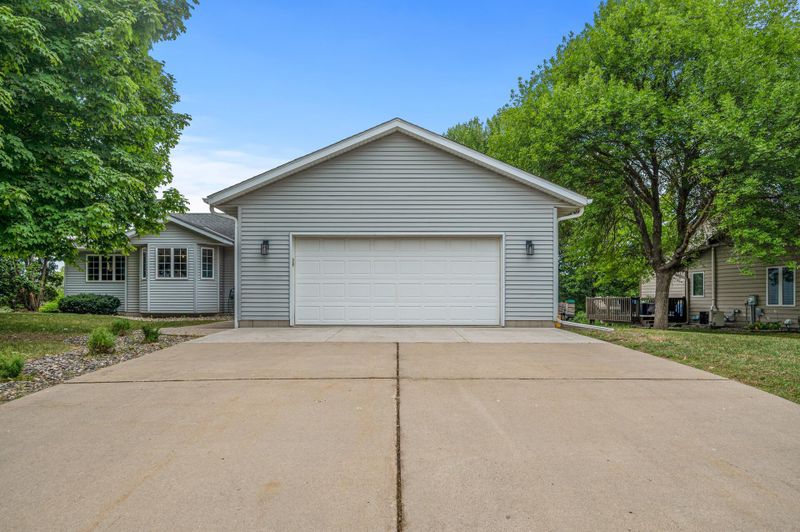 105 W Ridge Rd, Mayer, MN 55360
