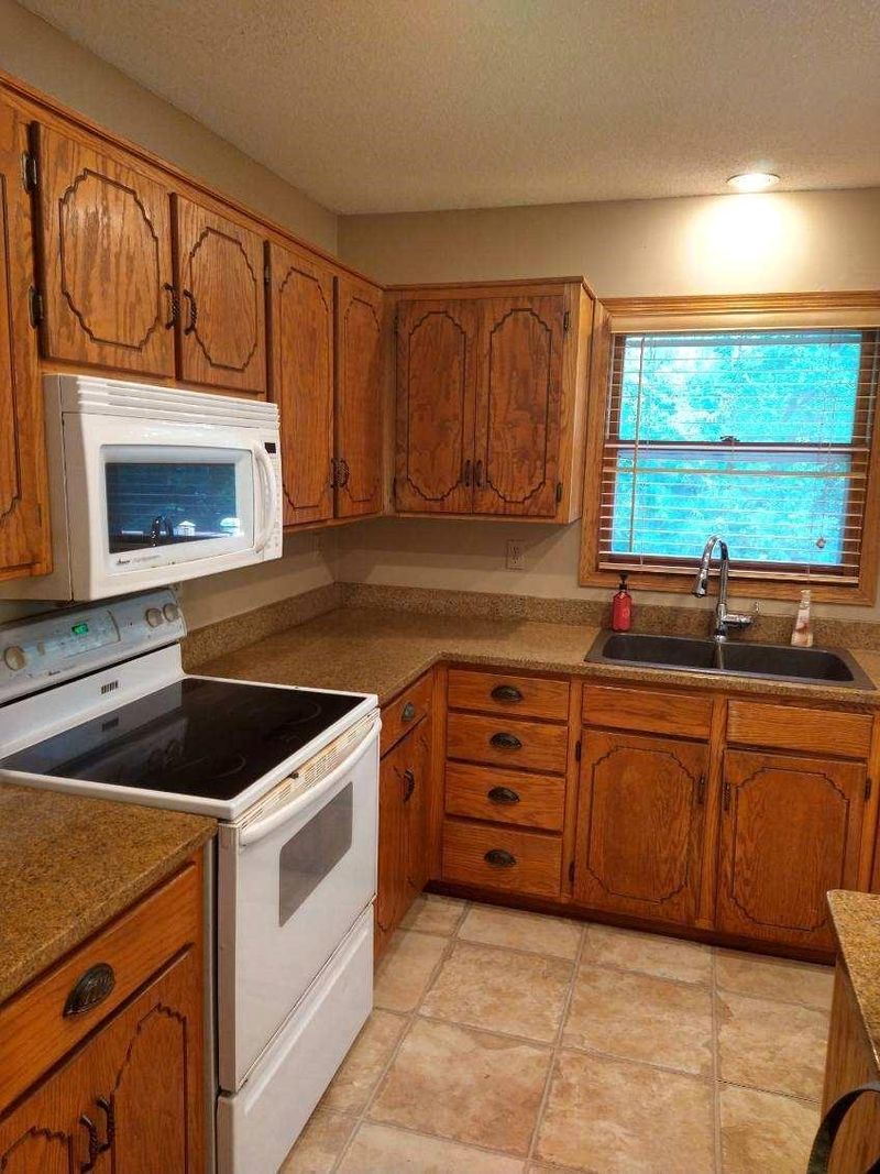 1031 Pleasant Ave NE, Staples, MN 56479