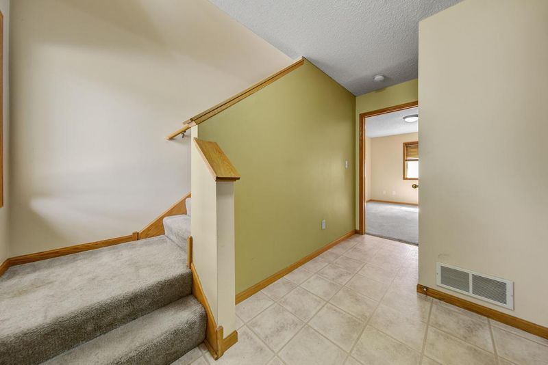 500 Tanager Pa, Mankato, MN 56001