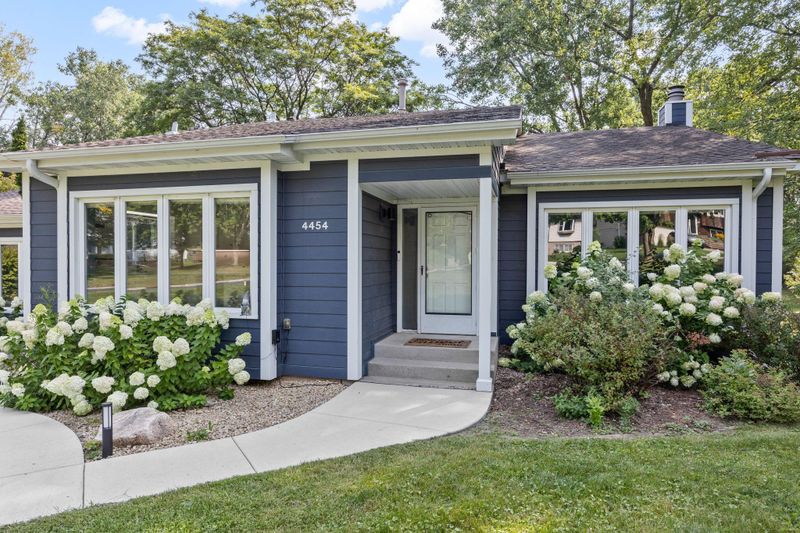 4454 Chatsworth St N, Shoreview, MN 55126