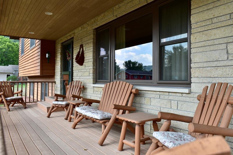 107 E Wilmar St, Rollingstone, MN 55969