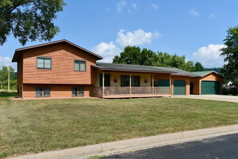 107 E Wilmar St, Rollingstone, MN 55969