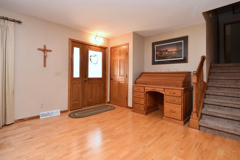 107 E Wilmar St, Rollingstone, MN 55969
