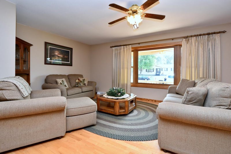 107 E Wilmar St, Rollingstone, MN 55969