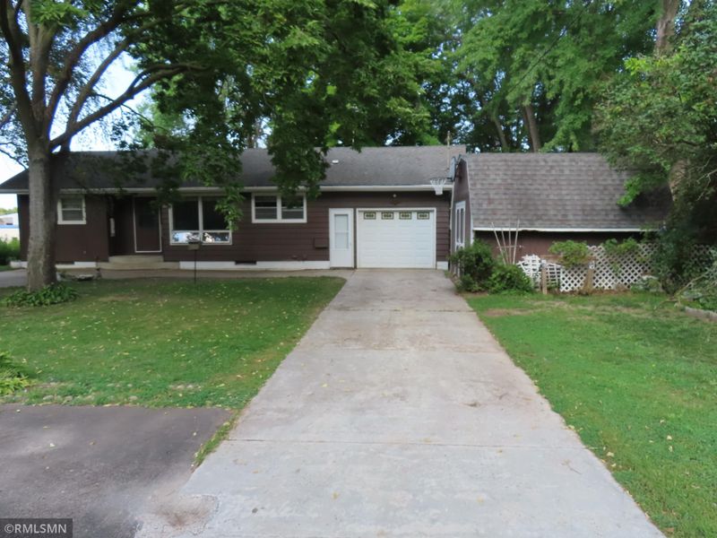 301 8th St N, Waverly, MN 55390
