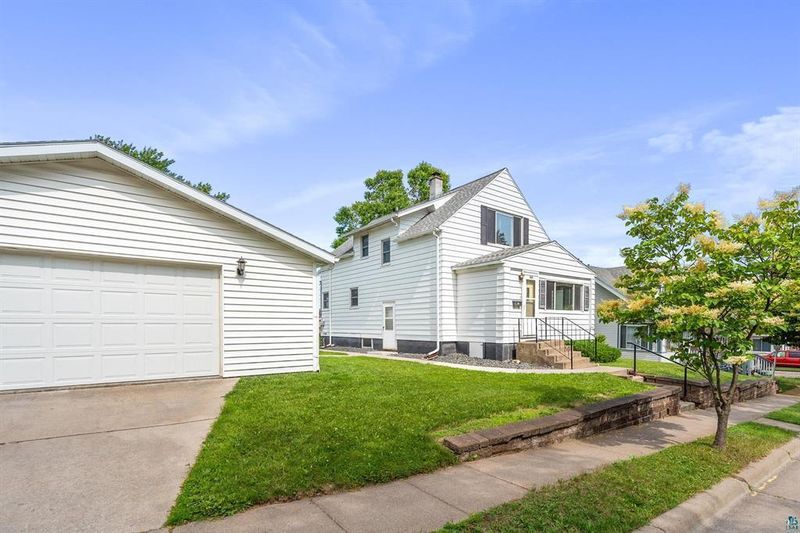 424 N 77th Ave W, Duluth, MN 55807
