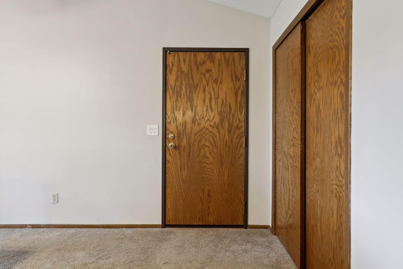 476 Etna St #203, Saint Paul, MN 55106