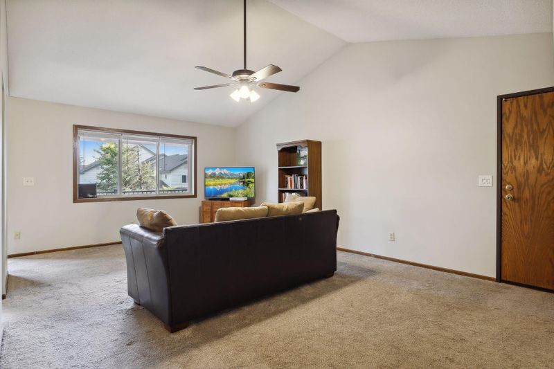 476 Etna St #203, Saint Paul, MN 55106