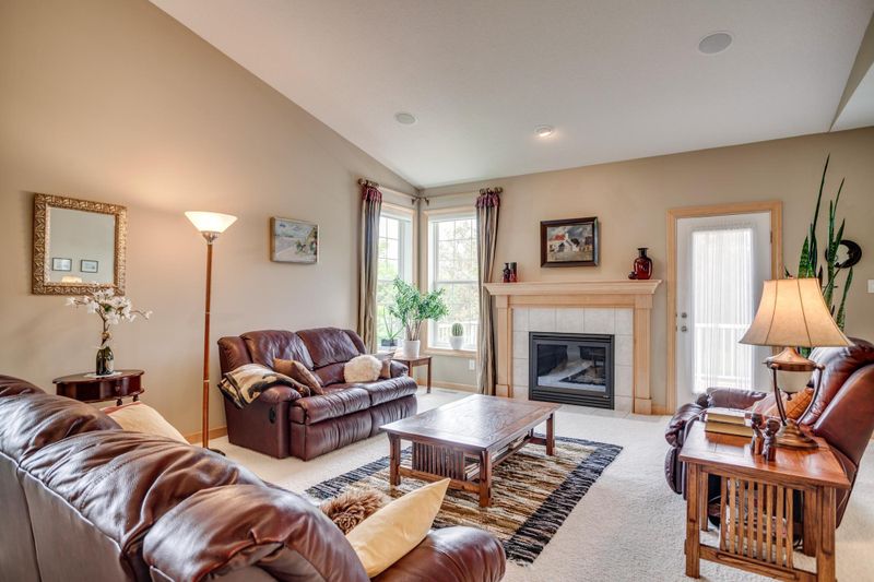 7180 Arthur Dr, Woodbury, MN 55125